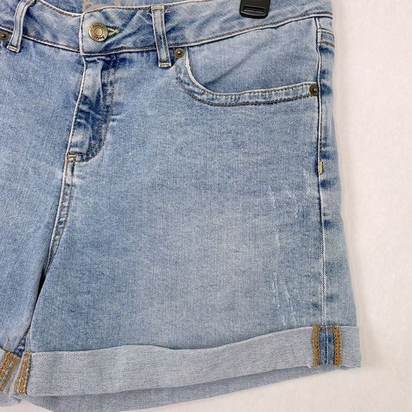Boden Light Wash Distressed Mid Rise Rolled Cuff Denim/Jean Shorts. Size 6. - Picture 4 of 11